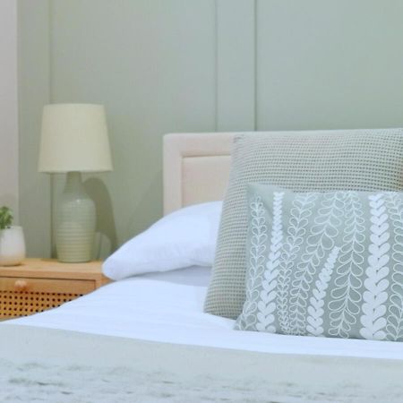 Stunning Modern Apartment Sleeps 4 - 6 Min Walk From Golden Beaches-Free Parking Bournemouth Exterior foto
