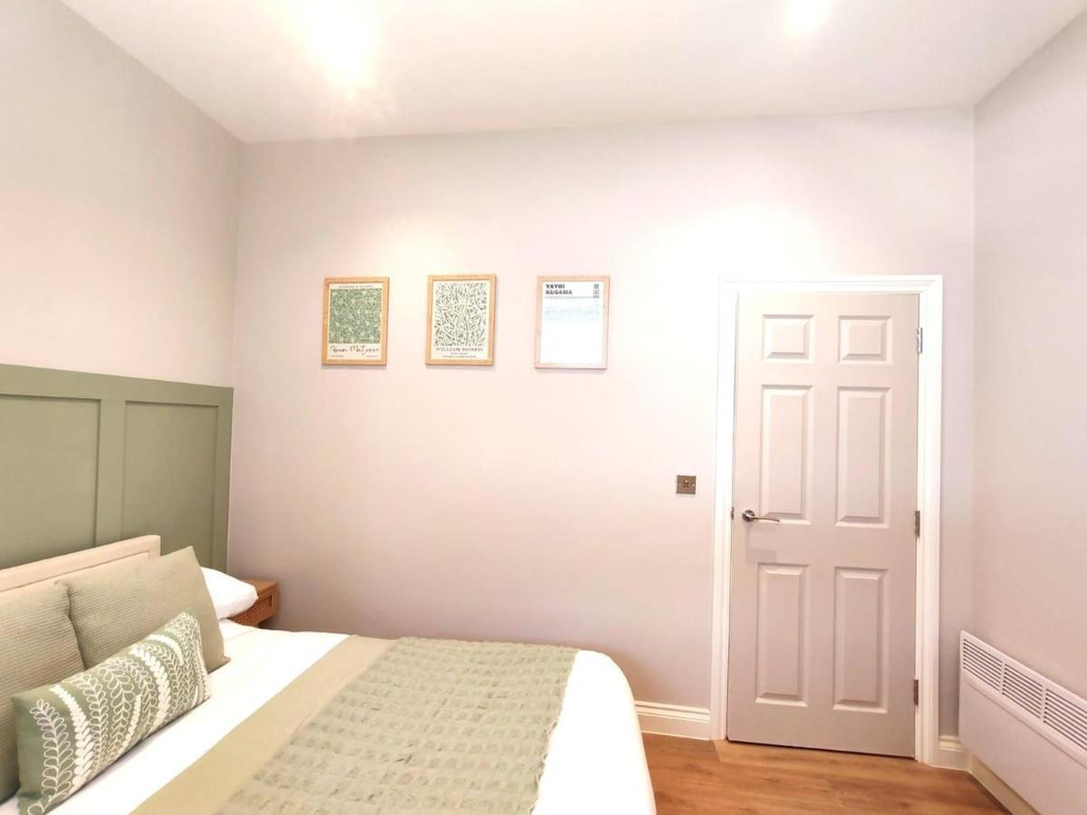 Stunning Modern Apartment Sleeps 4 - 6 Min Walk From Golden Beaches-Free Parking Bournemouth Exterior foto