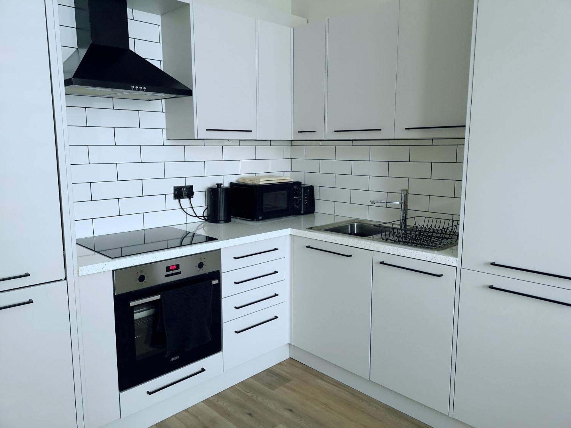 Stunning Modern Apartment Sleeps 4 - 6 Min Walk From Golden Beaches-Free Parking Bournemouth Exterior foto