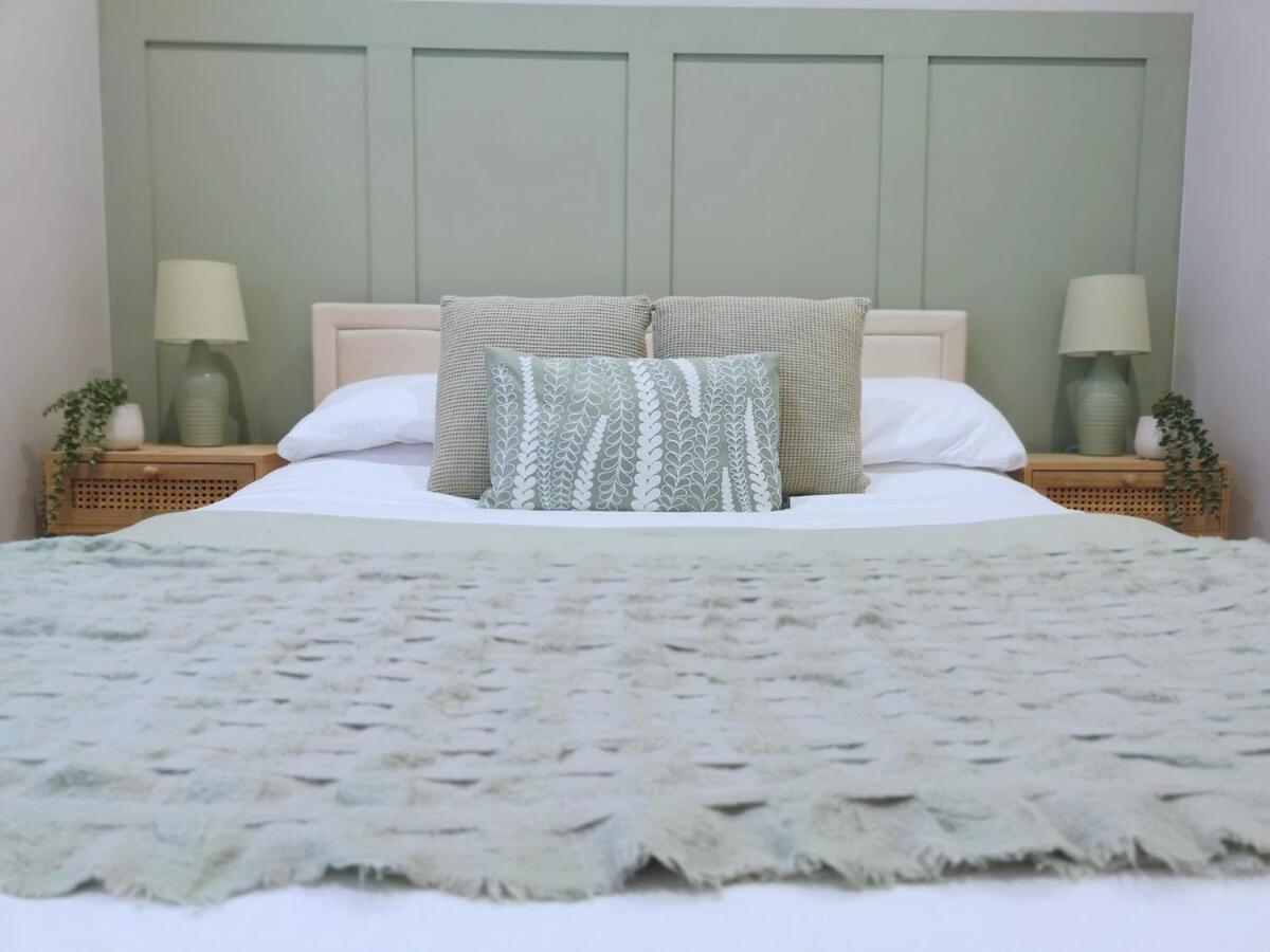 Stunning Modern Apartment Sleeps 4 - 6 Min Walk From Golden Beaches-Free Parking Bournemouth Exterior foto